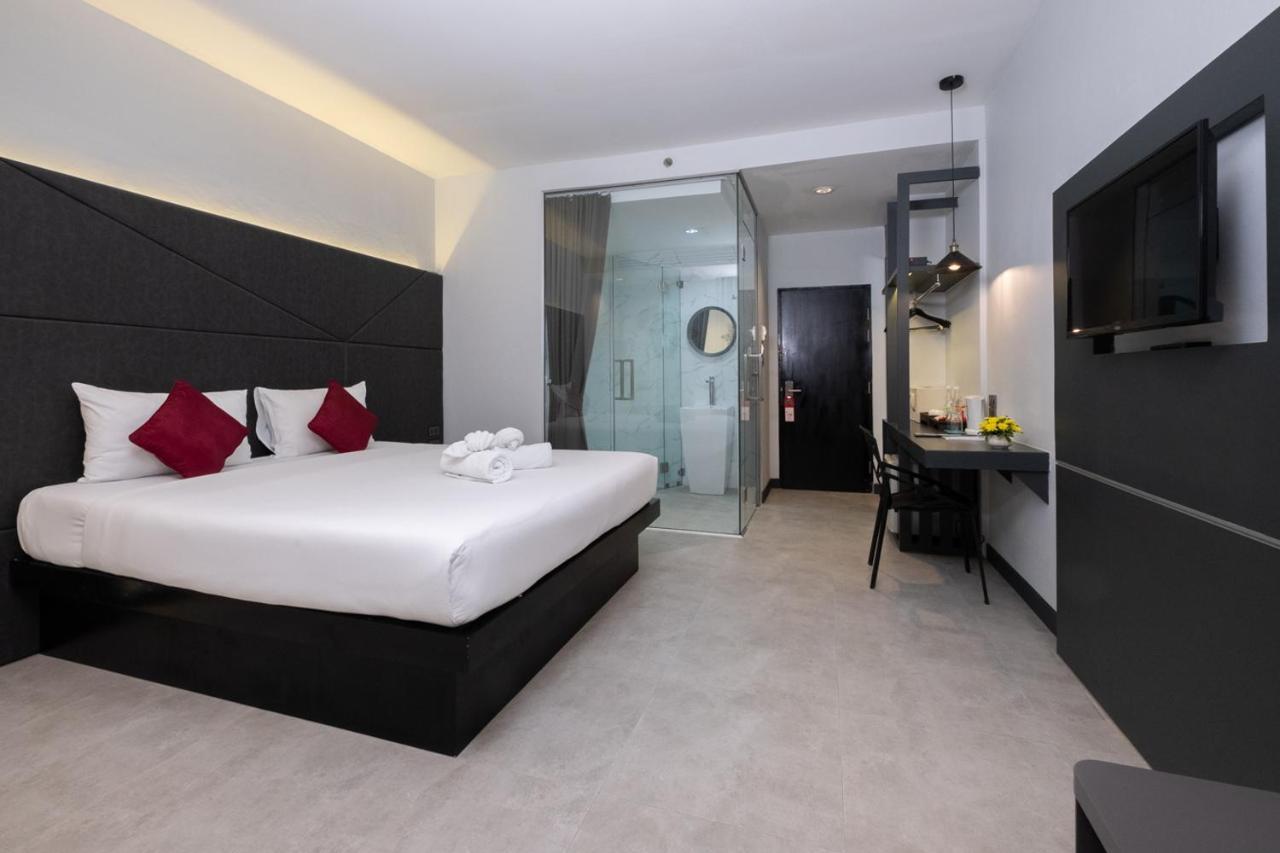 The Royal Palm Beach Front Patong Exterior foto