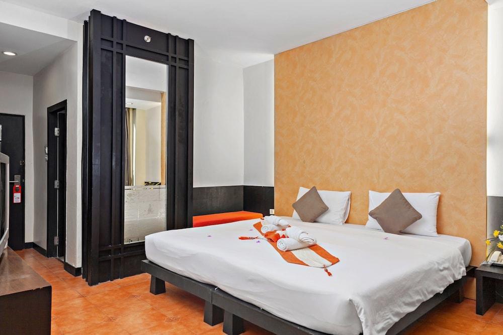 The Royal Palm Beach Front Patong Exterior foto